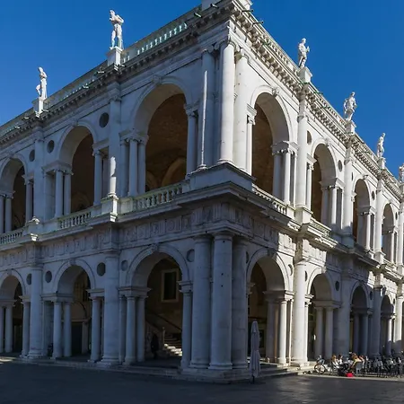 Il Campanile فيتشنزا
